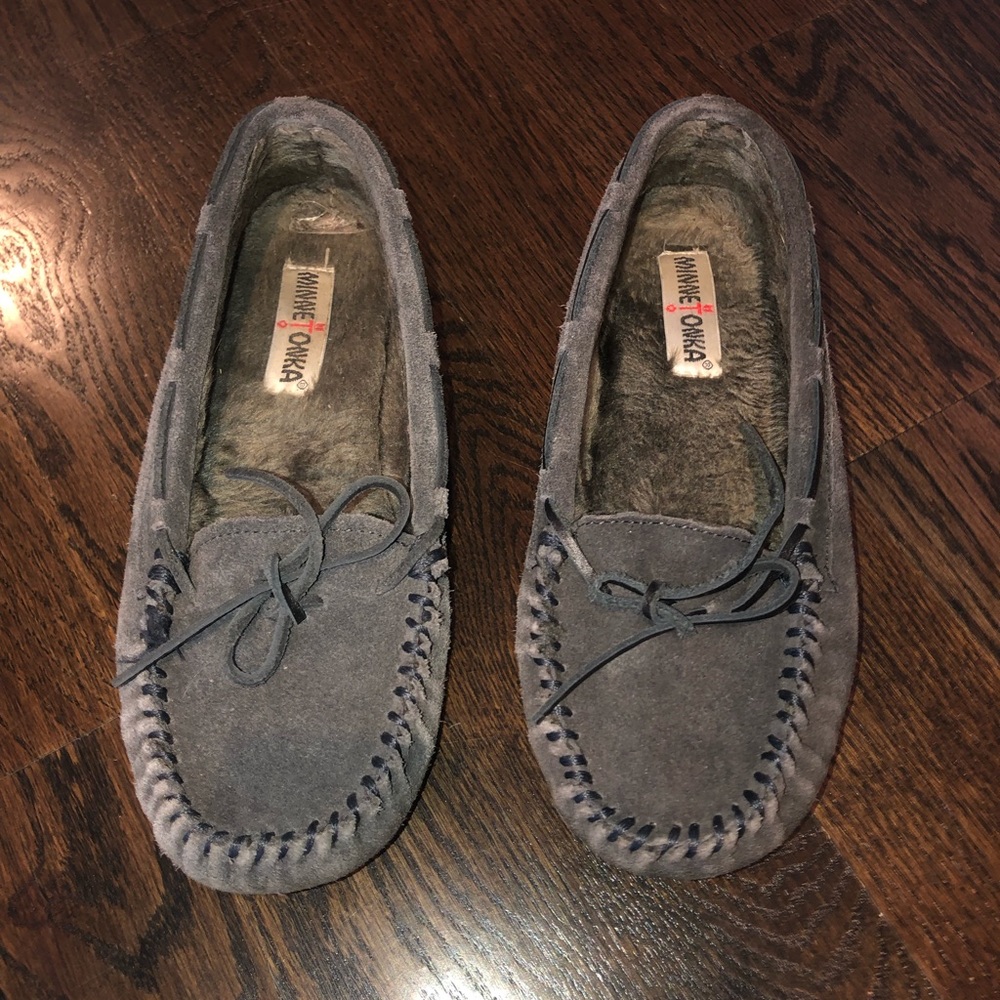 Minnetonka grey moccasins size 9
